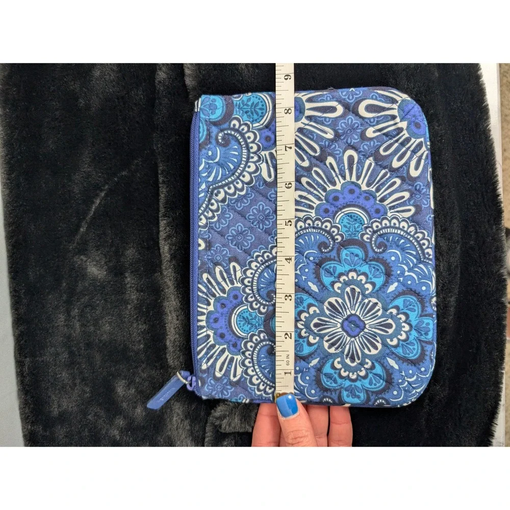 Vera Bradley Pouch Blue Quilted Floral Medallion Zip Bag‎